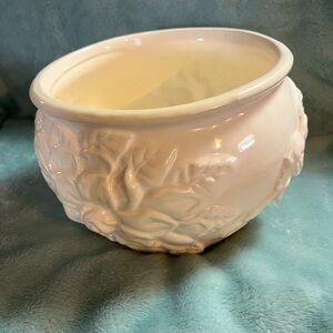 Source unknown on the brand, it is white, greenery does not come with it,pretty